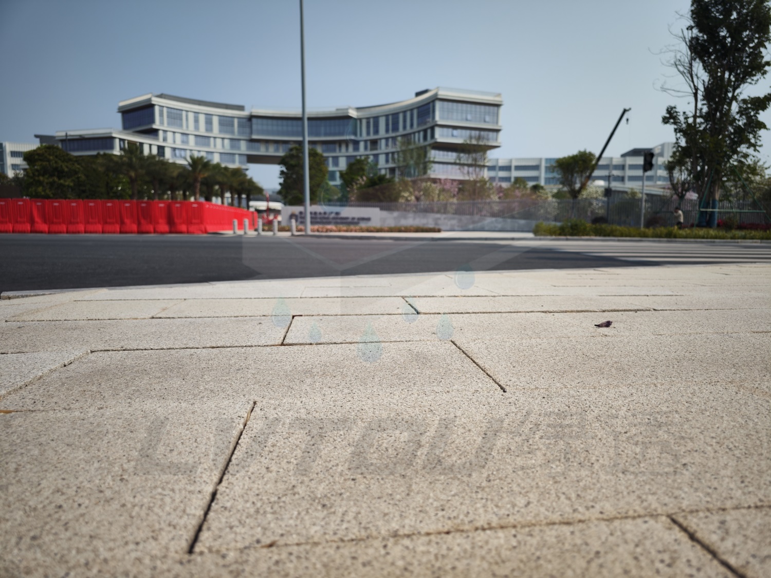 細面陶瓷透水磚:打造涼爽舒適的生活環境